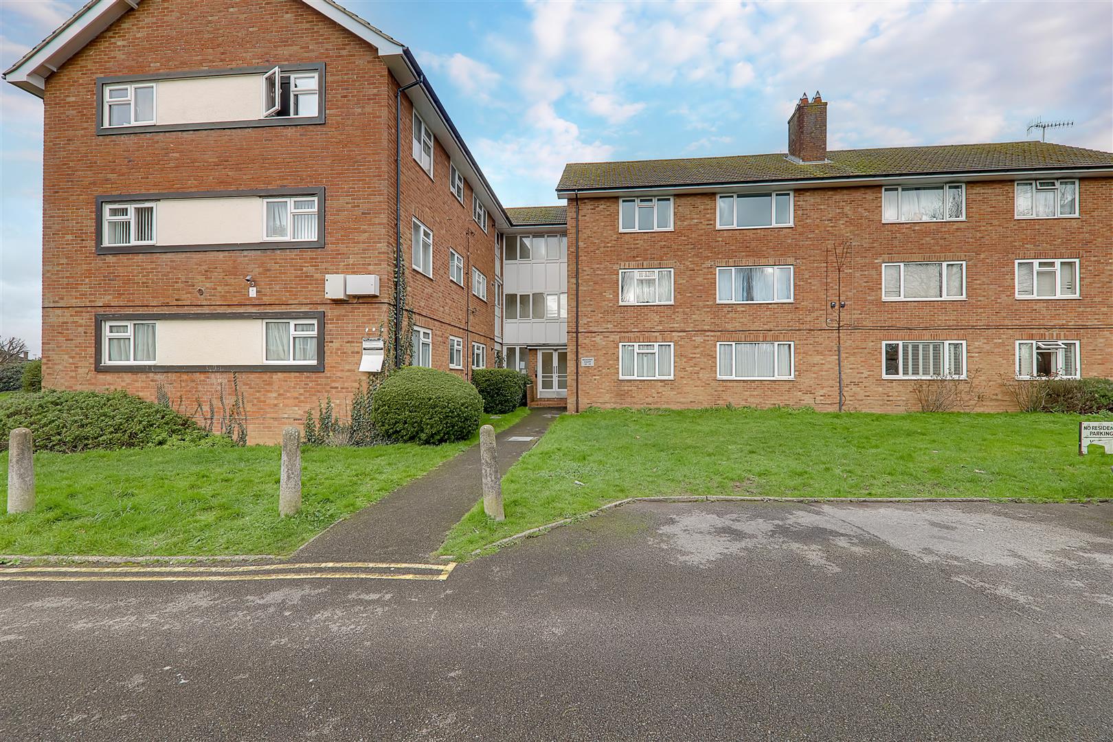 Flat - Purpose Built | Meadway Court, Worthing | For Sale